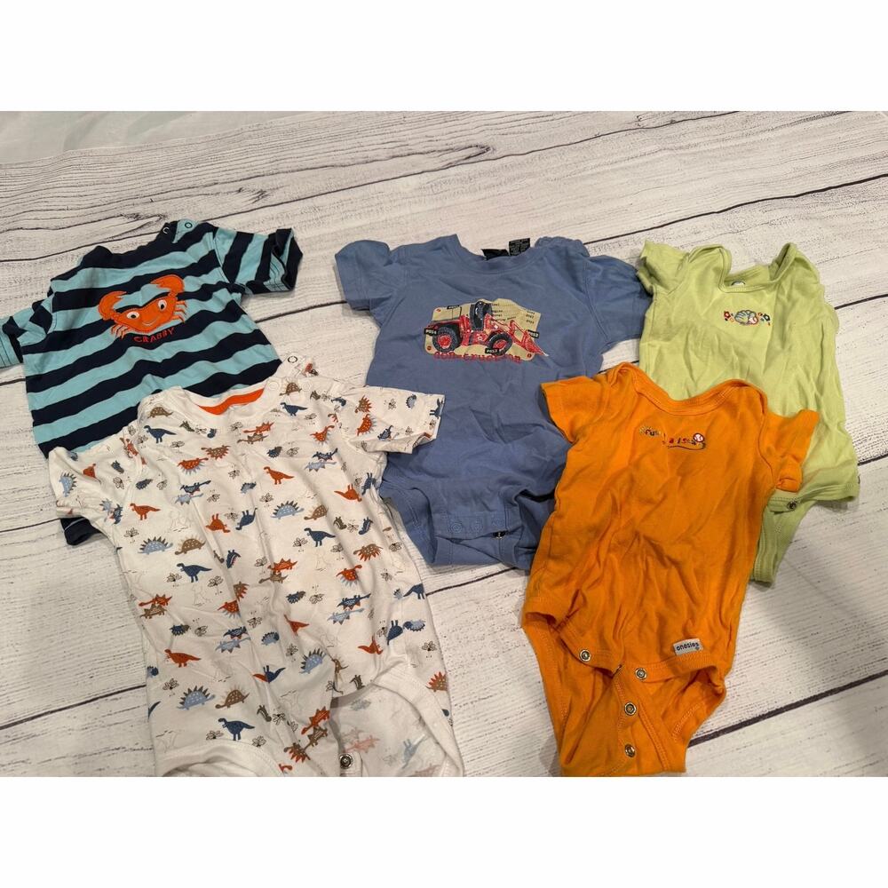 Lot of 5 Onesies Size 18 months GUC